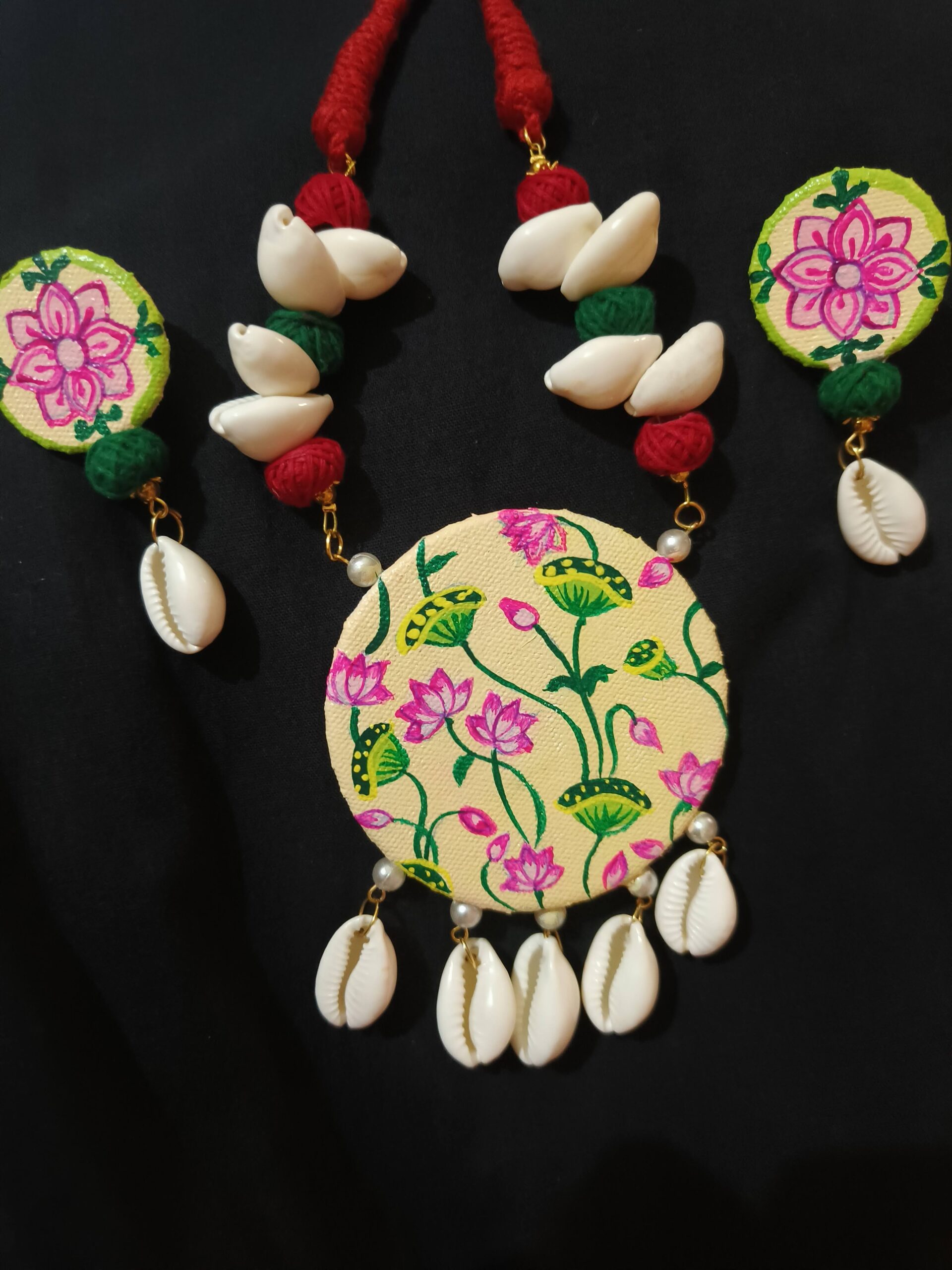 PICHWAI LOTUS HANDPAINTED CANVAS COWRIE JEWELLERY SET